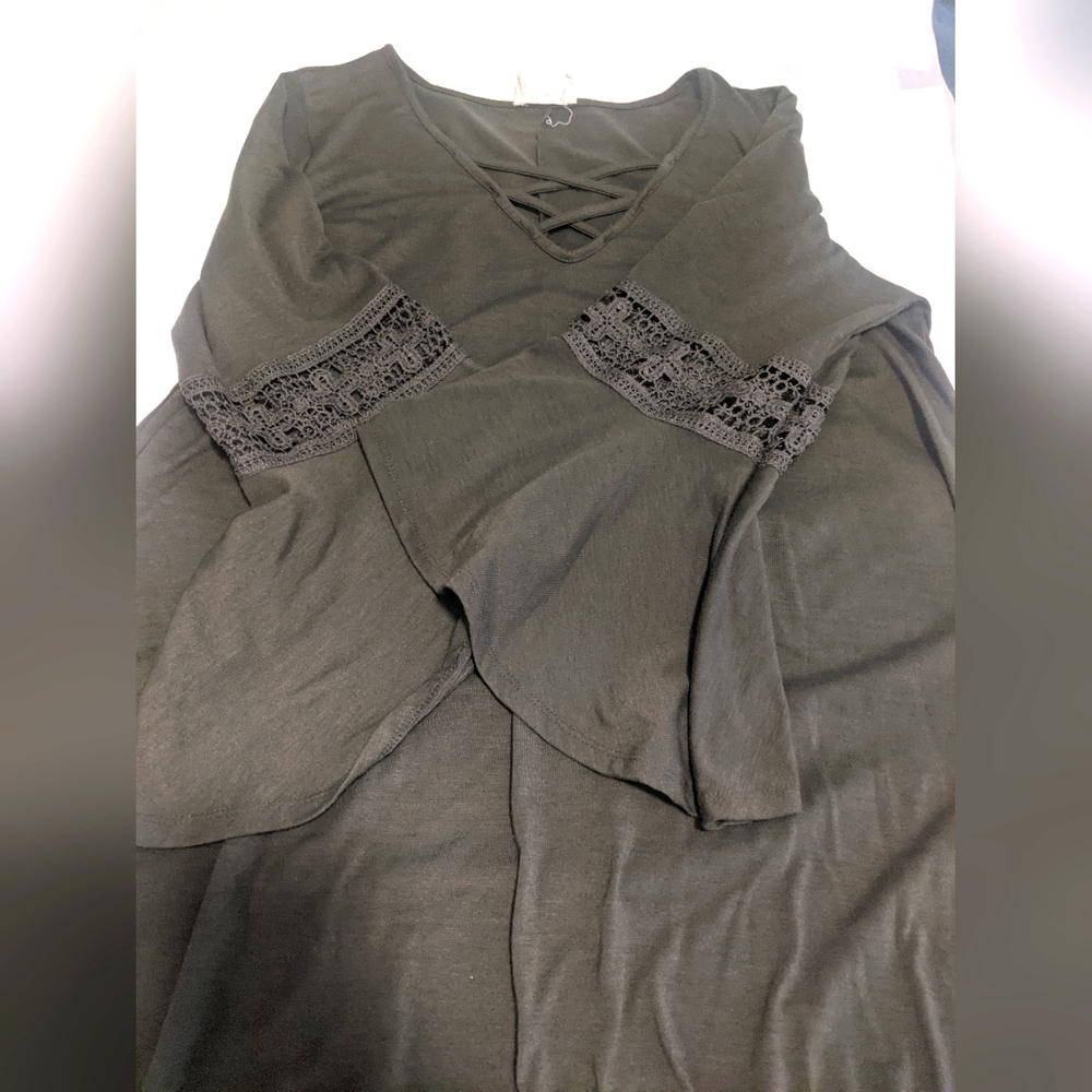 Just Found Bell Sleeve Plus Size Dress - Picture 4 of 11